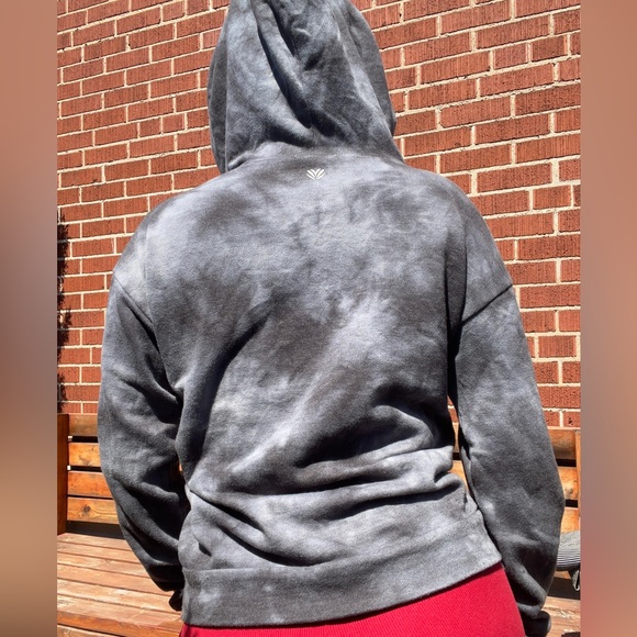 Forever21 Active Wear Sweater - Picture 2 of 3